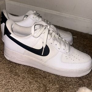 Nike White and Black Sneakers with Leather Upper